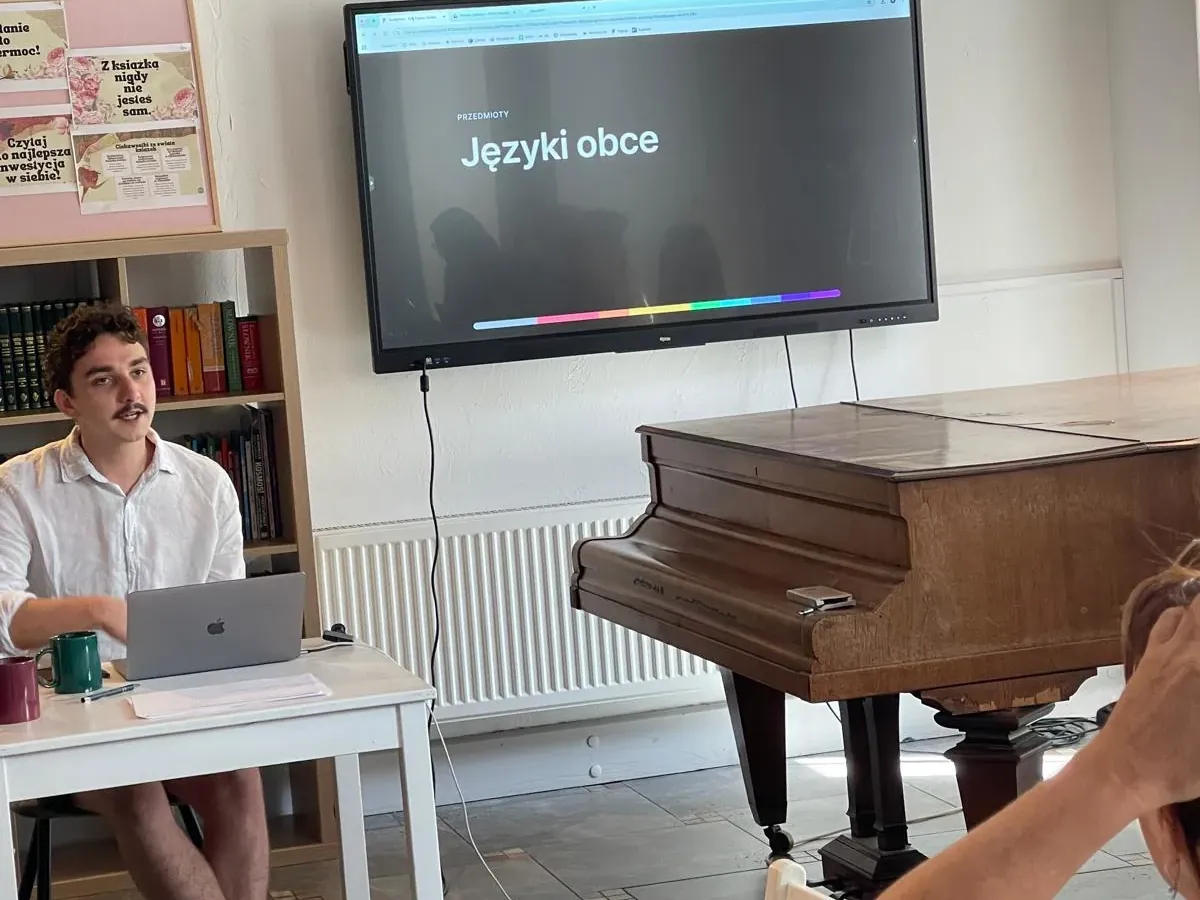 Szkolenie z AI - nauczyciele podczas zajęć o językach obcych