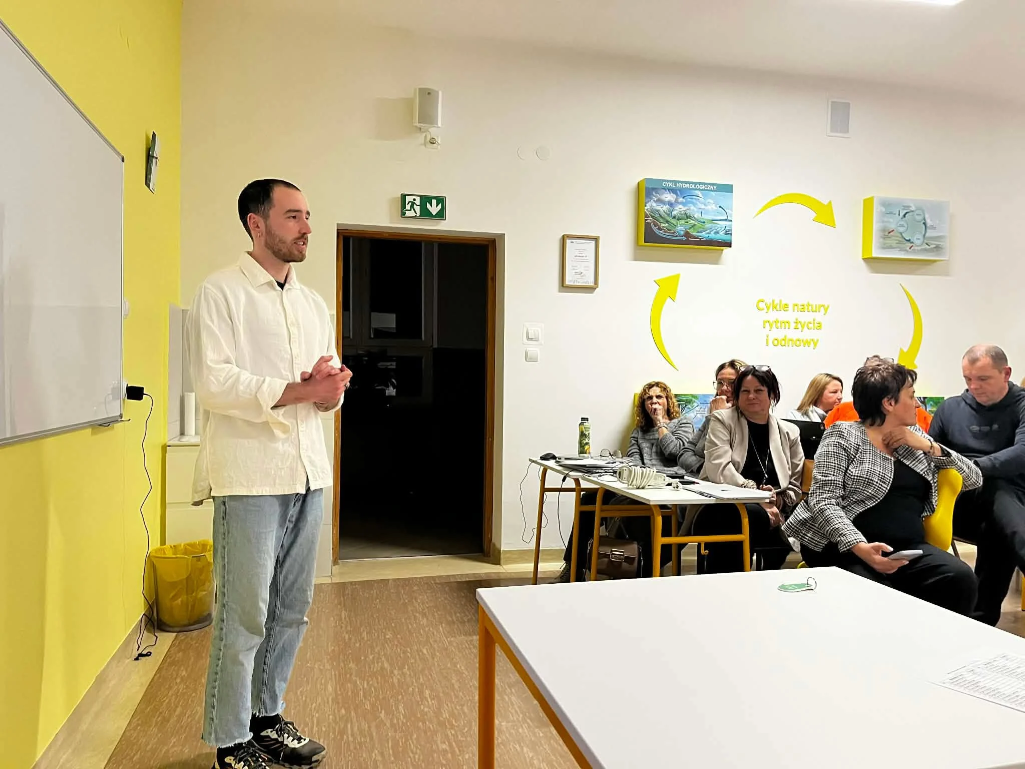 Szkolenie AI dla nauczycieli - grupa uczestników podczas wykładu